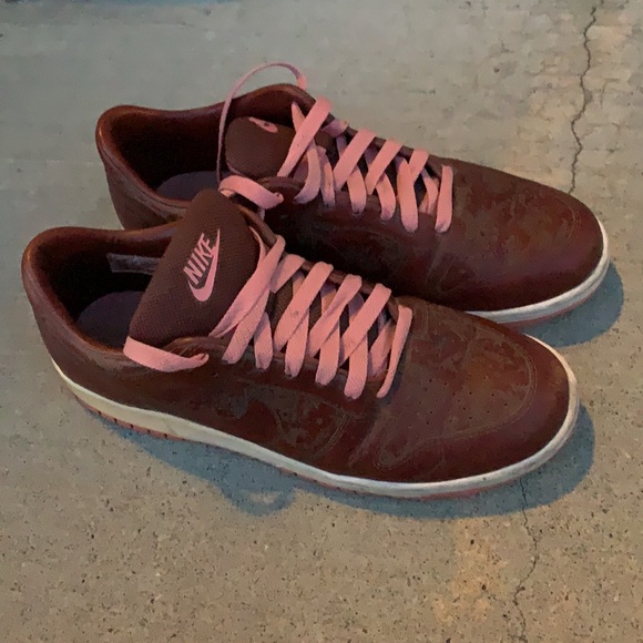 Men’s Leather Nikes - Picture 4 of 11